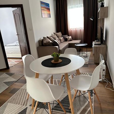 Sky Lux Apartmani Surčin Dış mekan fotoğraf