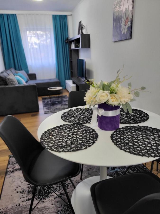 Sky Lux Apartmani Surčin Dış mekan fotoğraf