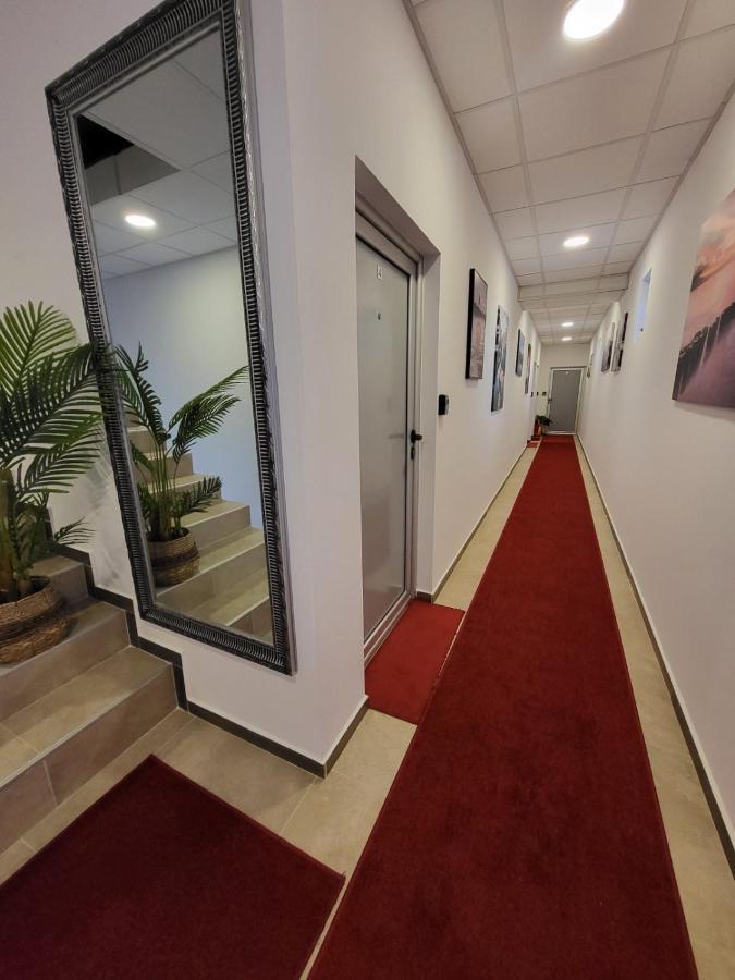 Sky Lux Apartmani Surčin Dış mekan fotoğraf