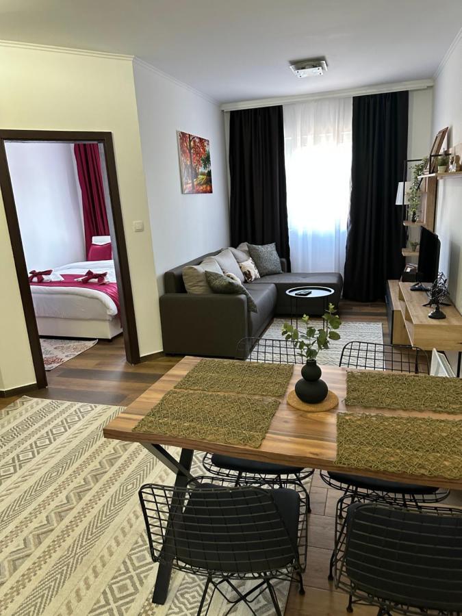 Sky Lux Apartmani Surčin Dış mekan fotoğraf