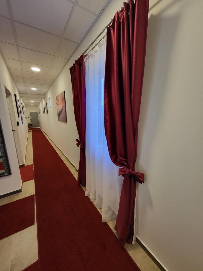 Sky Lux Apartmani Surčin Dış mekan fotoğraf