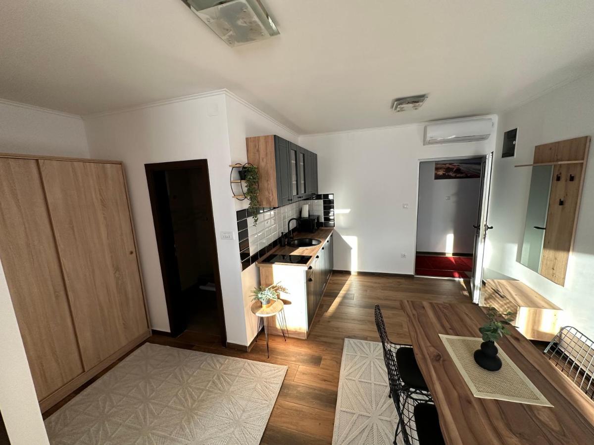 Sky Lux Apartmani Surčin Dış mekan fotoğraf