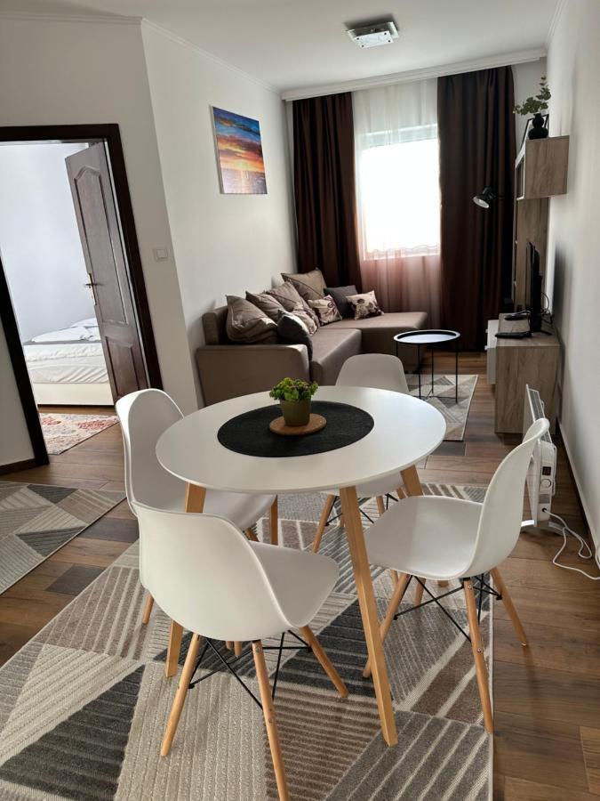 Sky Lux Apartmani Surčin Dış mekan fotoğraf