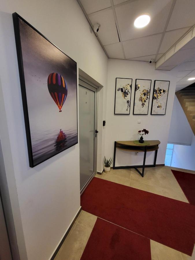 Sky Lux Apartmani Surčin Dış mekan fotoğraf
