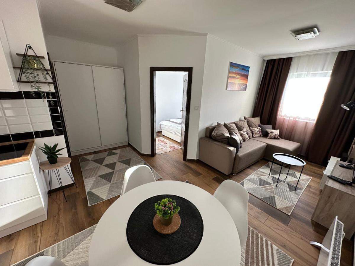 Sky Lux Apartmani Surčin Dış mekan fotoğraf
