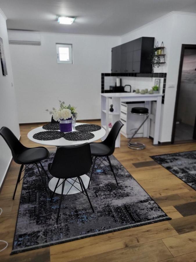 Sky Lux Apartmani Surčin Dış mekan fotoğraf