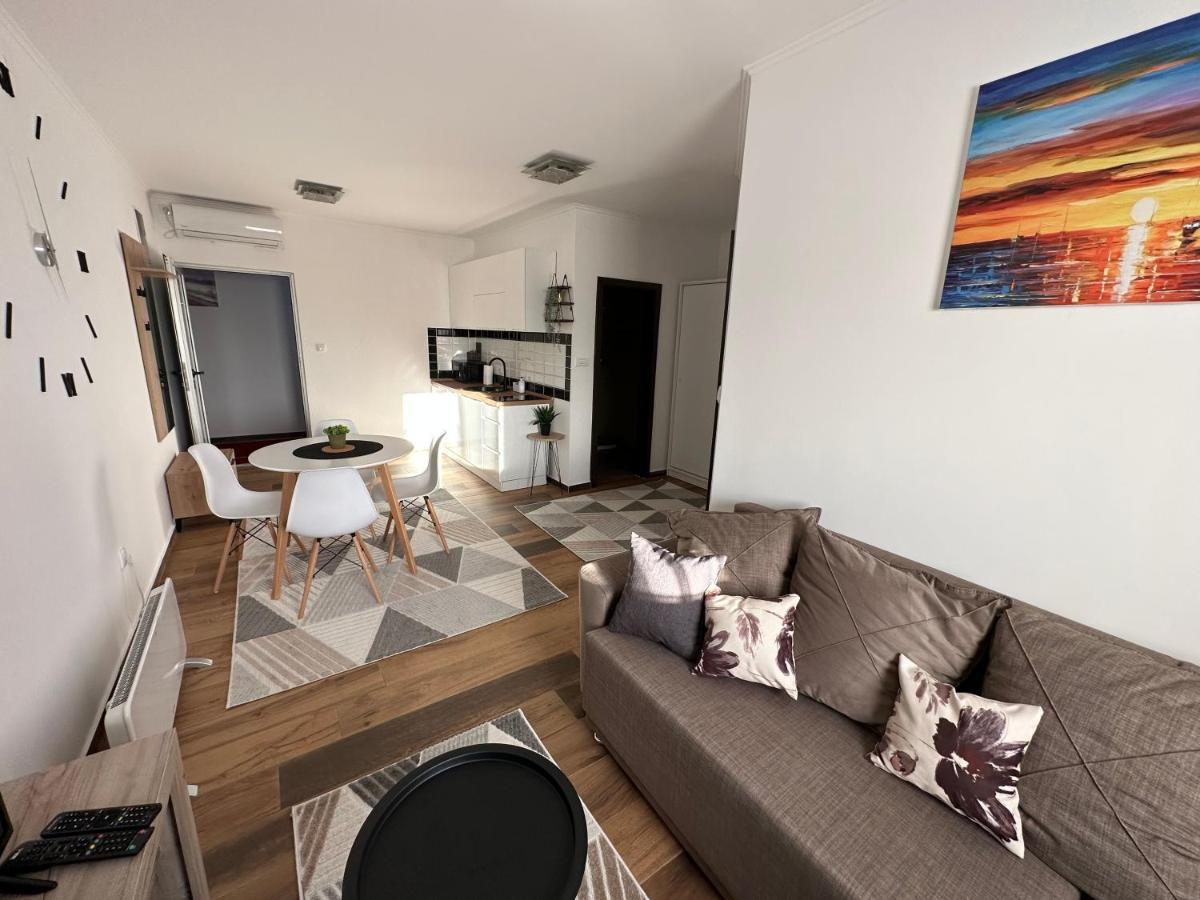 Sky Lux Apartmani Surčin Dış mekan fotoğraf