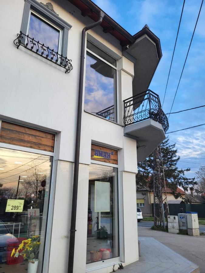 Sky Lux Apartmani Surčin Dış mekan fotoğraf
